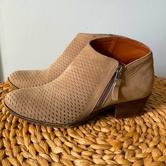 Lucky Brand tan suede ankle bootie - size 9 - Picture 1 of 9